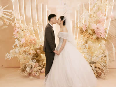 以爱为基，以伴为暖：论婚姻的深层价值